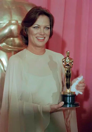 Louise Fletcher, an Oscar-winning actor from "Cuckoo's Nest," has passed away 1 Louise Fletcher holds the Academy Award 1976