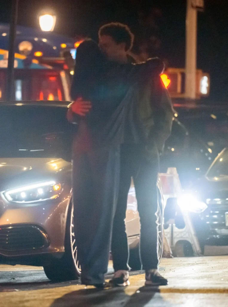 Trevor Noah and Dua Lipa had a "intimate" date night "in their own little world.", According to an eyewitness 2 trevor noah dua lipa 2