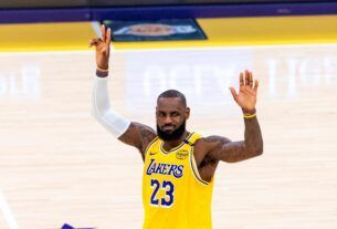 LeBron James Has Adorable Moment With Young Fan After She Breaks Down in Tears Courtside 6132