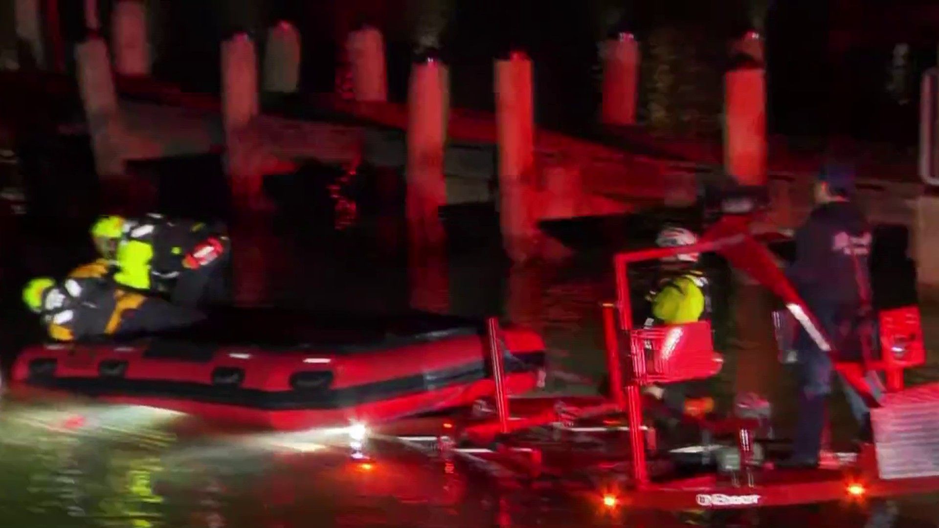 Live updates: Search underway after plane, helicopter crash into Potomac River near Reagan National 1 Video 2 5