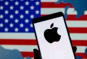 trump warns apple and samsung that 25 smartphone tariffs cou sjb9
