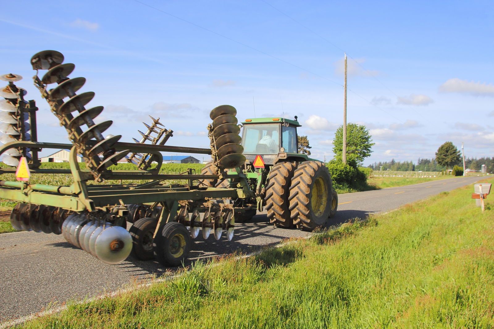 Cellphones and rural roadways do not mix at harvest 1 GettyImages 524908976