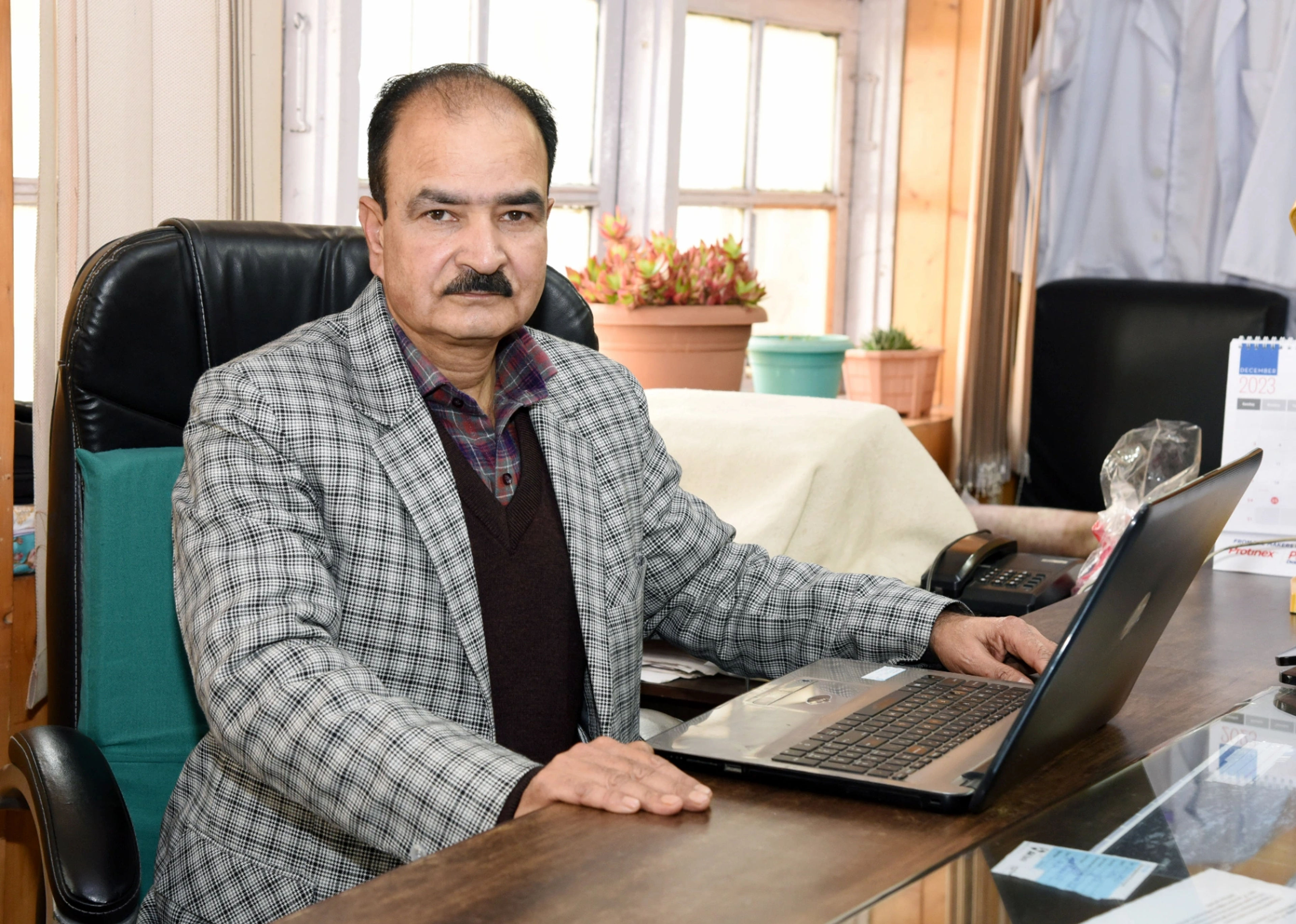 Dr. Shaheen Shahdad