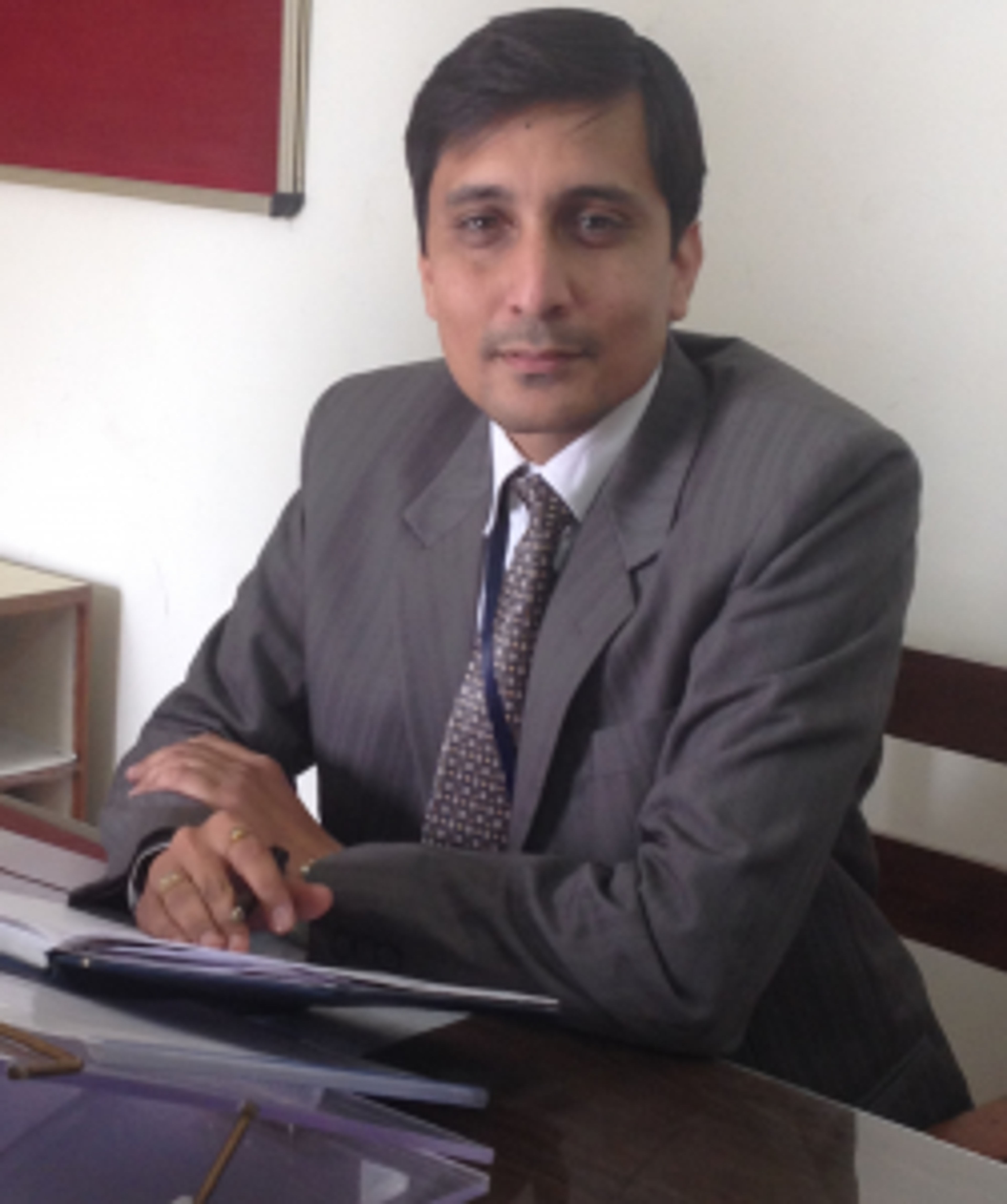 Dr. Amit Sarin
