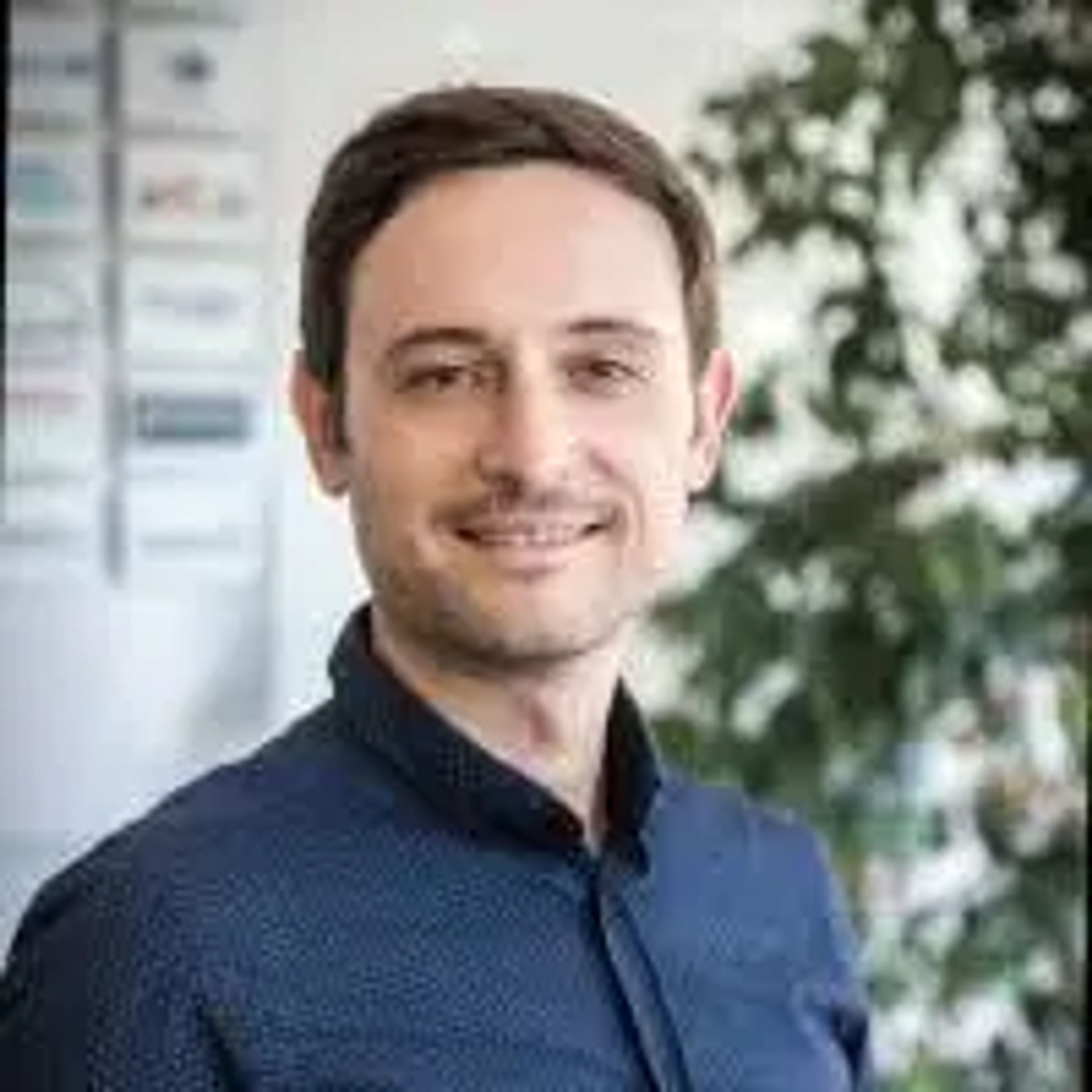 Dr Julien Granata —