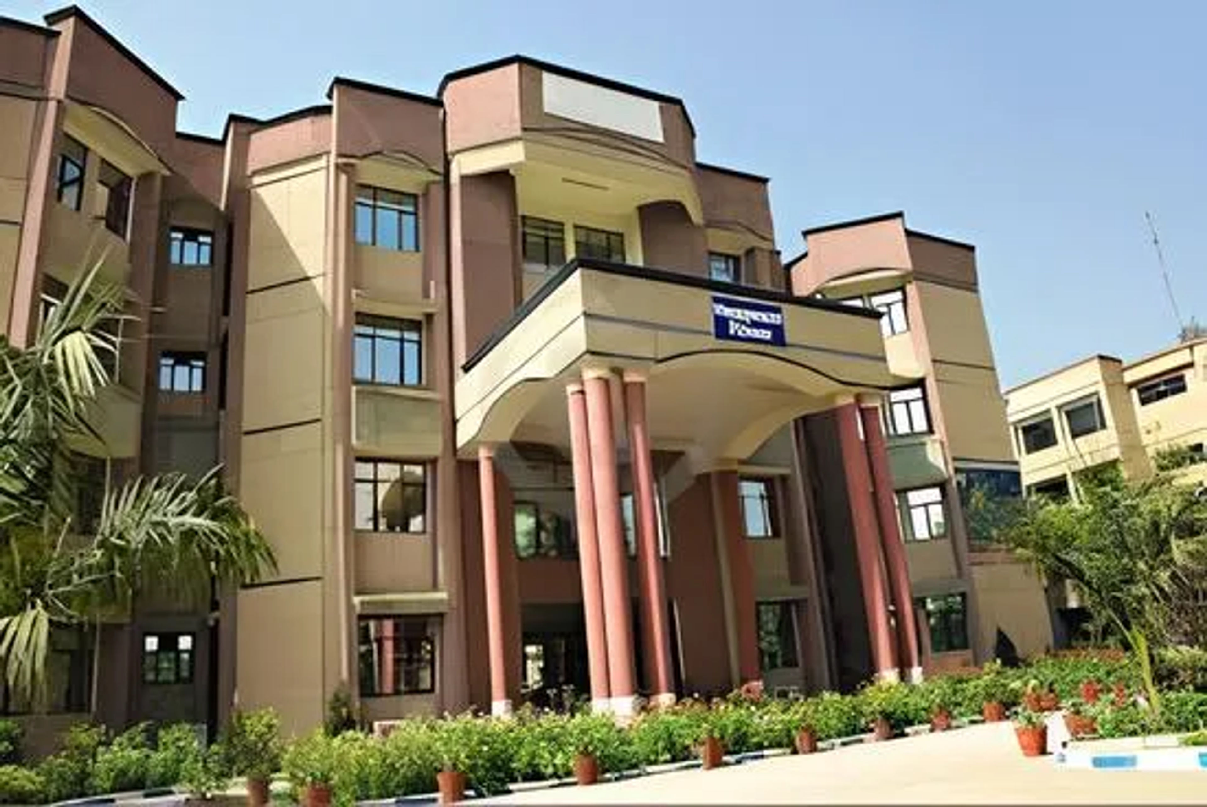 Ishan Institute of Management and Tec ,Gautam Budh Nagar ,Uttar Pradesh