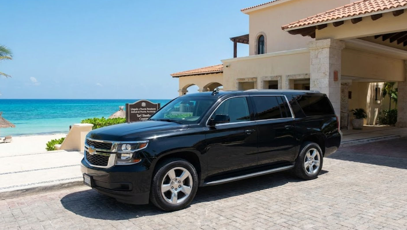 Key differences: The comfort of private transfer versus the inconvenience of the public bus for getting to Puerto Aventuras Visual comparison: ADO public bus on highway versus luxury private transport Taxi Shuttle Cancun at hotel, illustrating Cancun to Puerto Aventuras shuttle reviews