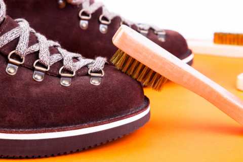 brown-man-suede-boots-with-brush.webp