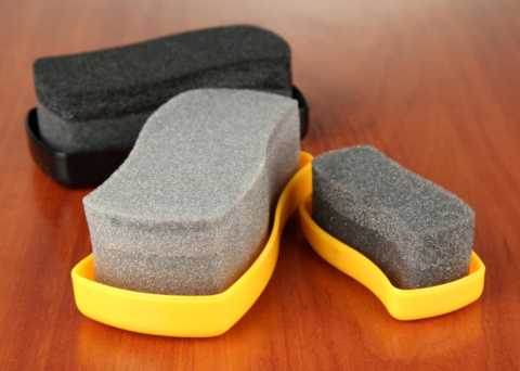 shoe-shine-sponges-wooden-background.webp