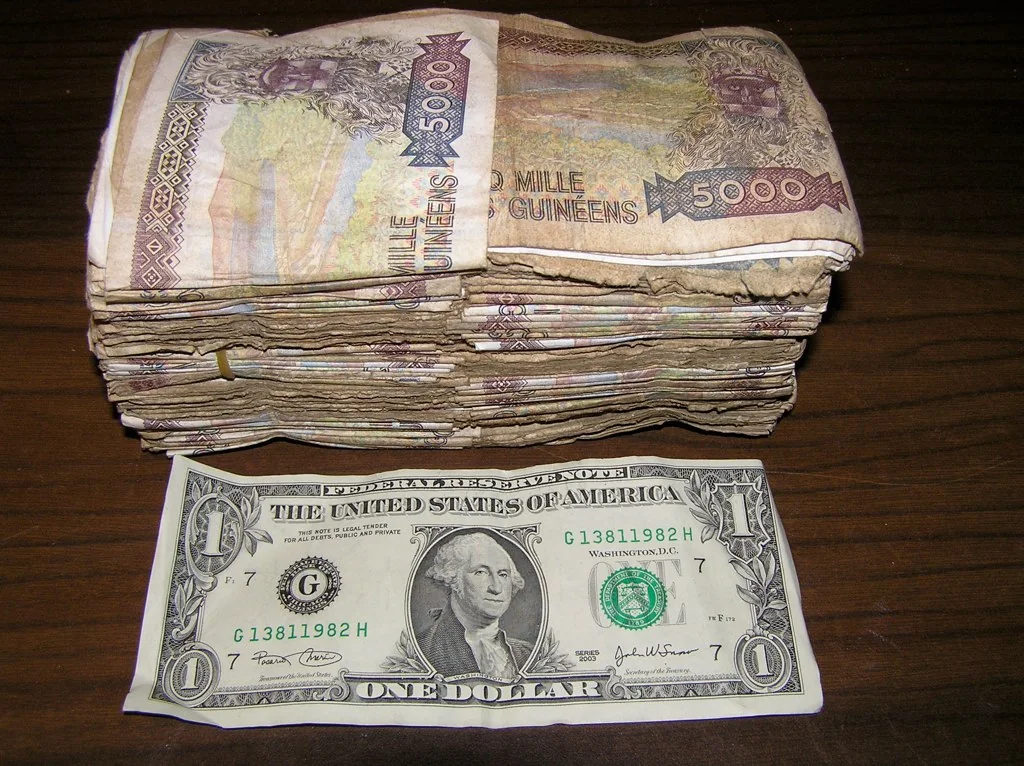 Guinean franc vs US Dollar (2005).jpg; U.S. dollar currency shown as stablecoin context, not a specific token or issuer.