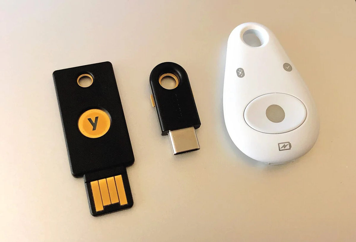 U2F Hardware Authentication Security Keys (Yubico Yubikey 4 and Feitian MultiPass FIDO) (42286852310)