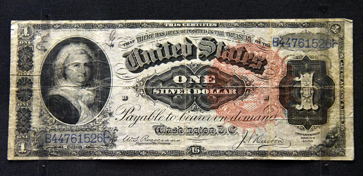Silver dollar certificate banknote, US Department of the Treasury, USA, 1886. On display at the British Museum in London.jpg; U.S. dollar currency shown as stablecoin context, not a specific token or issuer.