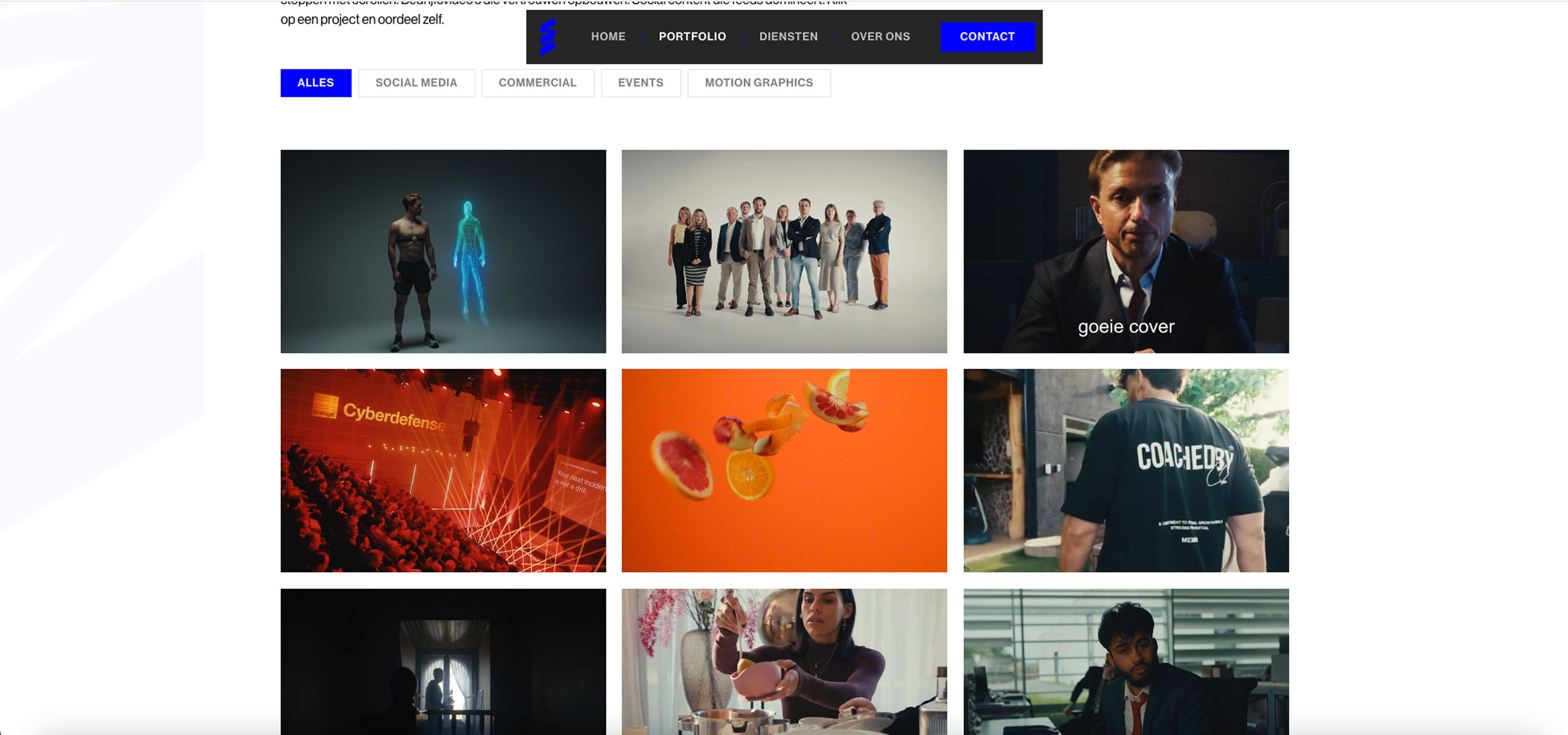 Grid met diverse afbeeldingen, waaronder een groep mensen, een podium, fruit in water, en een persoon in een kantoor.