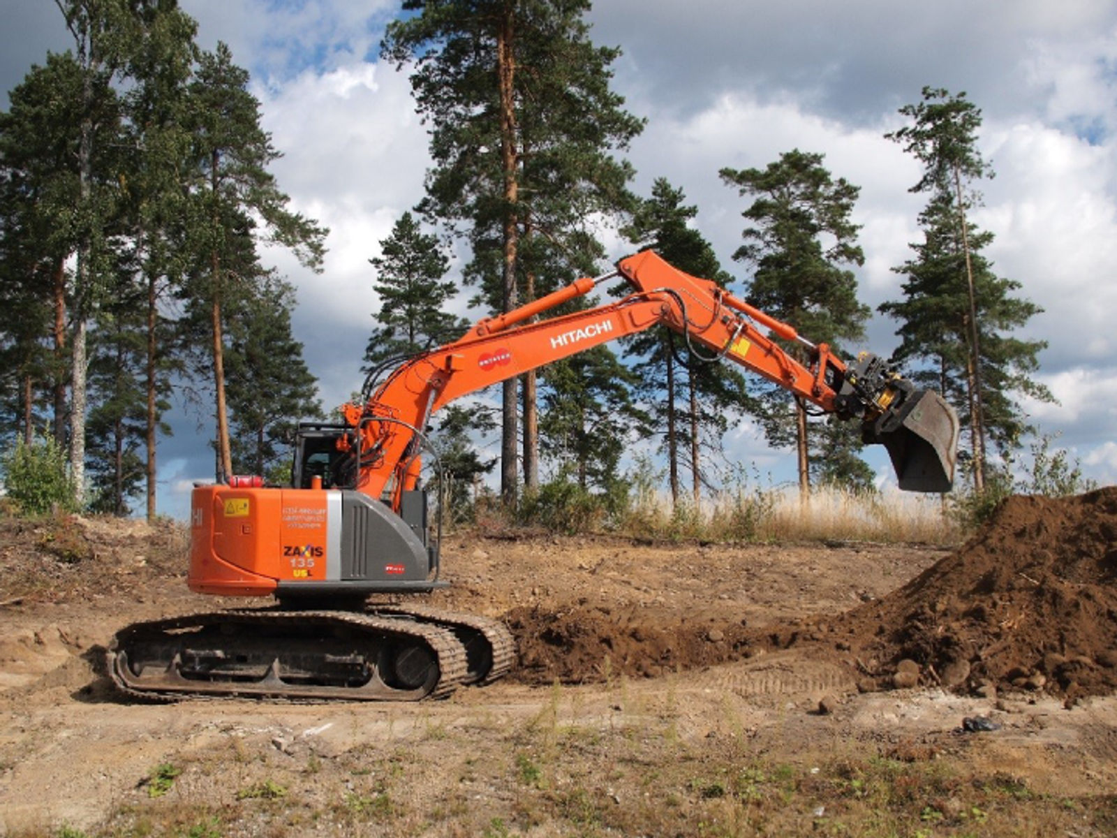 Hitachi pelle aan het werk