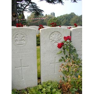 Harold E James Jackson's grave in Lijssenthoek Military Cemetery 