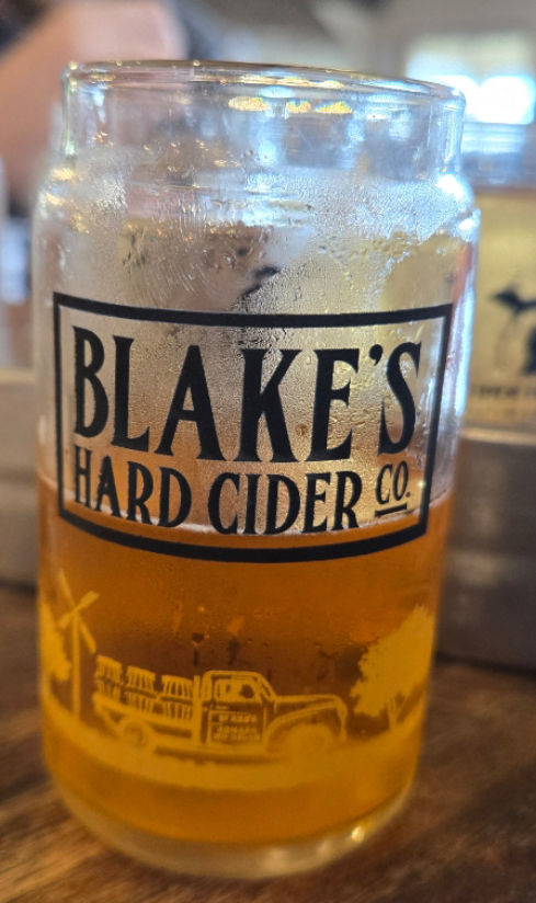 A visualization of the menu item "Dreamsicle Cider"