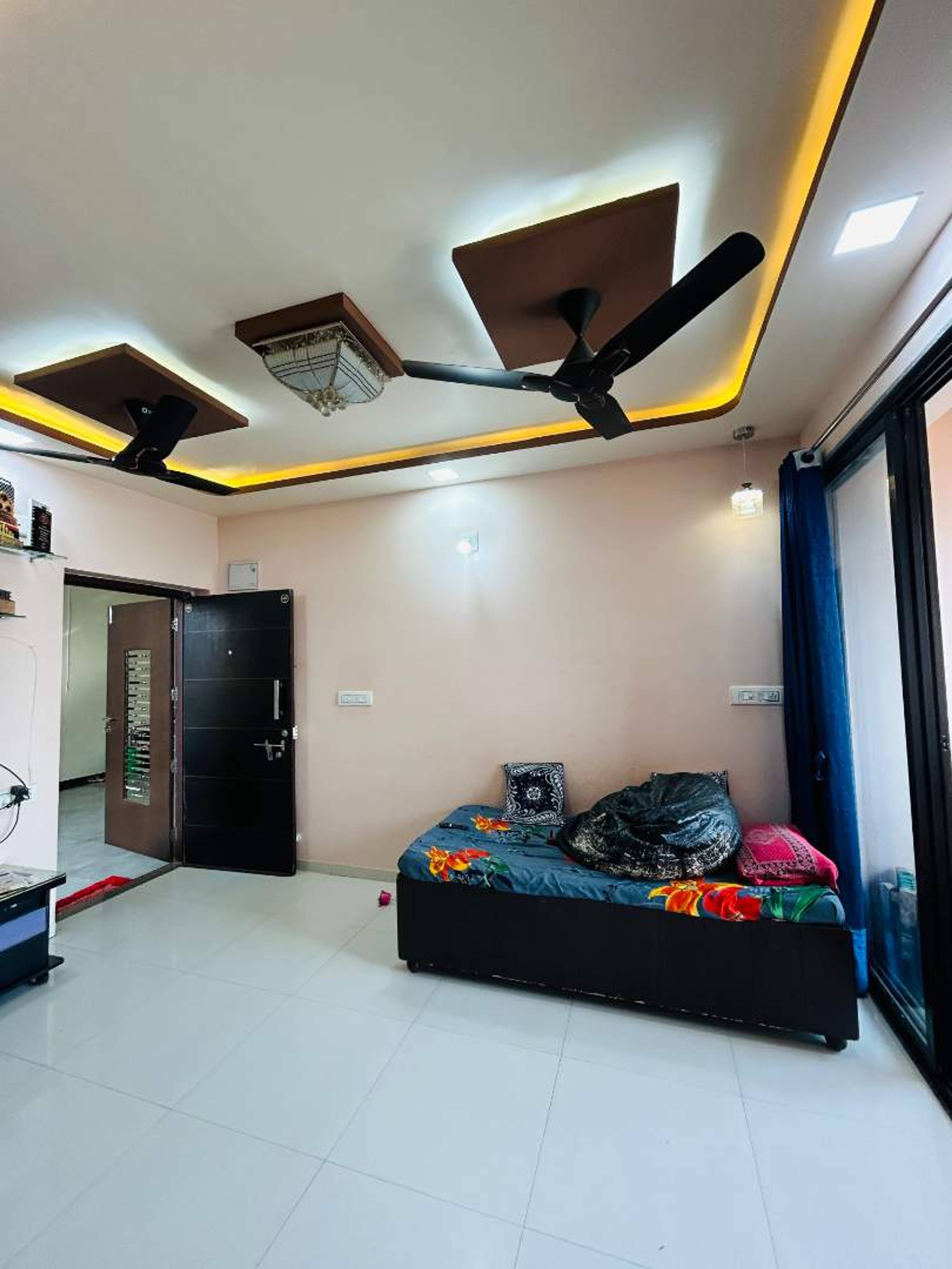 2 BHK Flat in 132 foot ring road, Ahmedabad - Photo 5 of 15