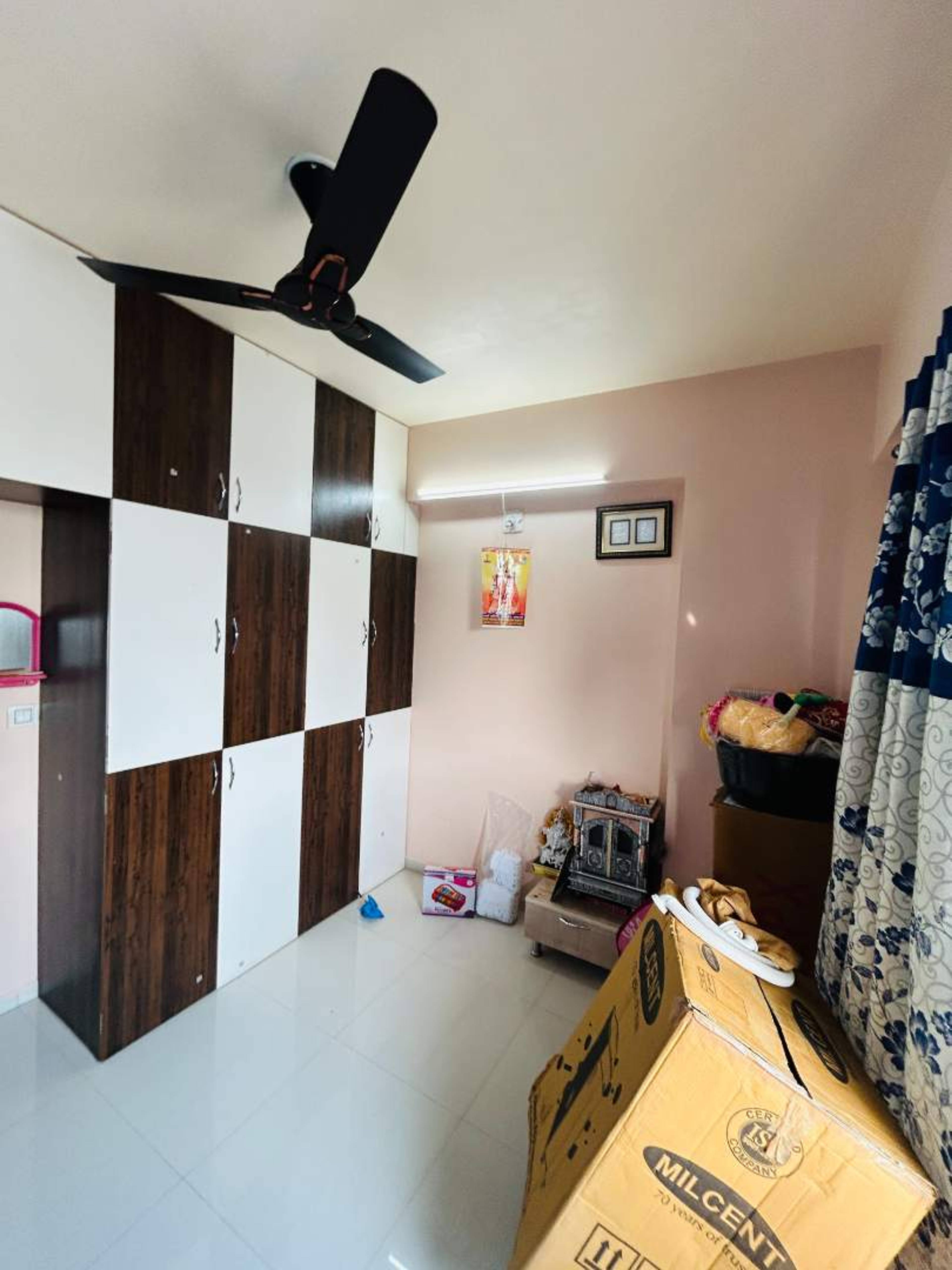 2 BHK Flat in 132 foot ring road, Ahmedabad - Photo 11 of 15