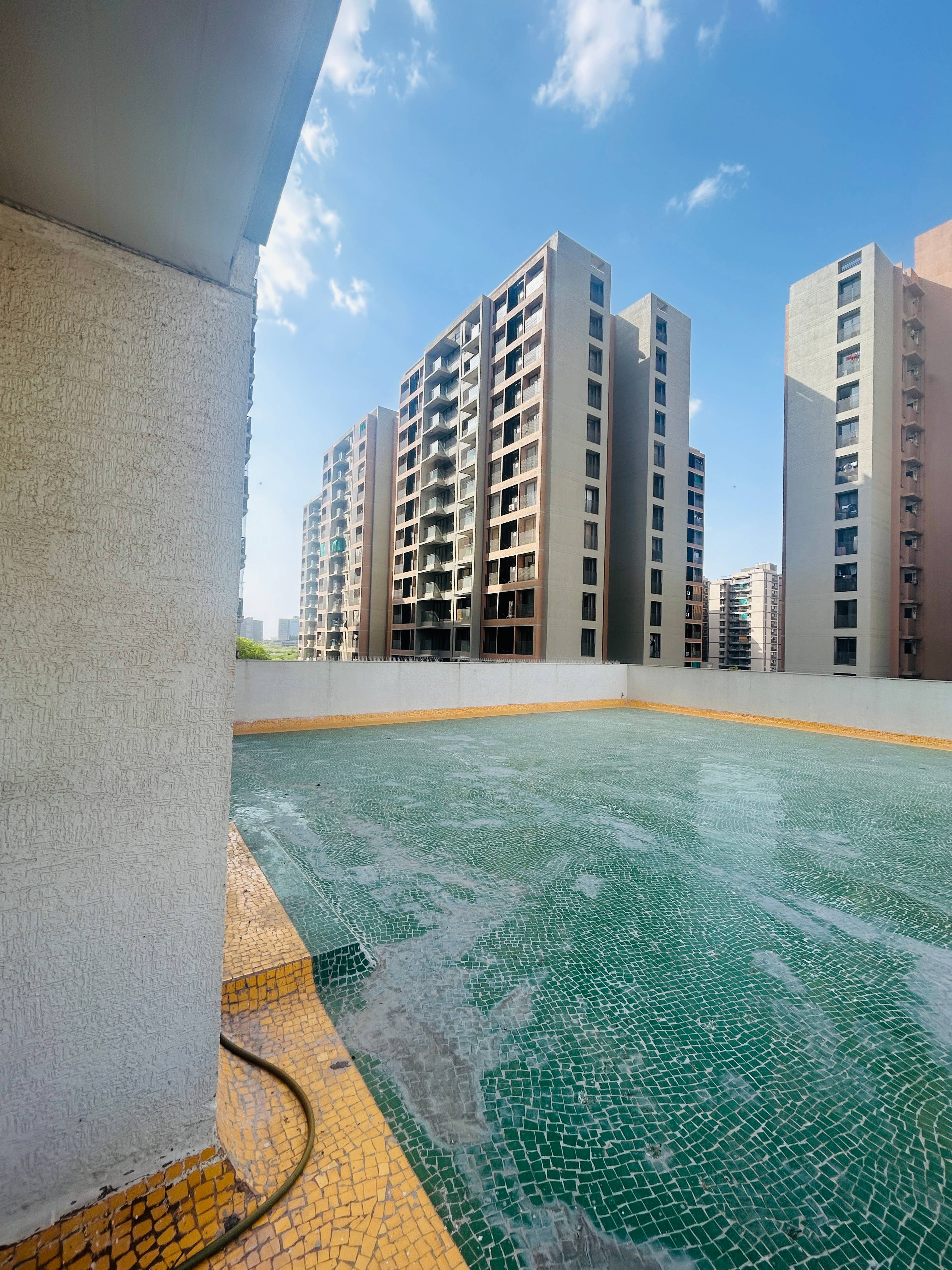 3 BHK Flat in Magnate Laxuria, Ahmedabad - Photo 3 of 27