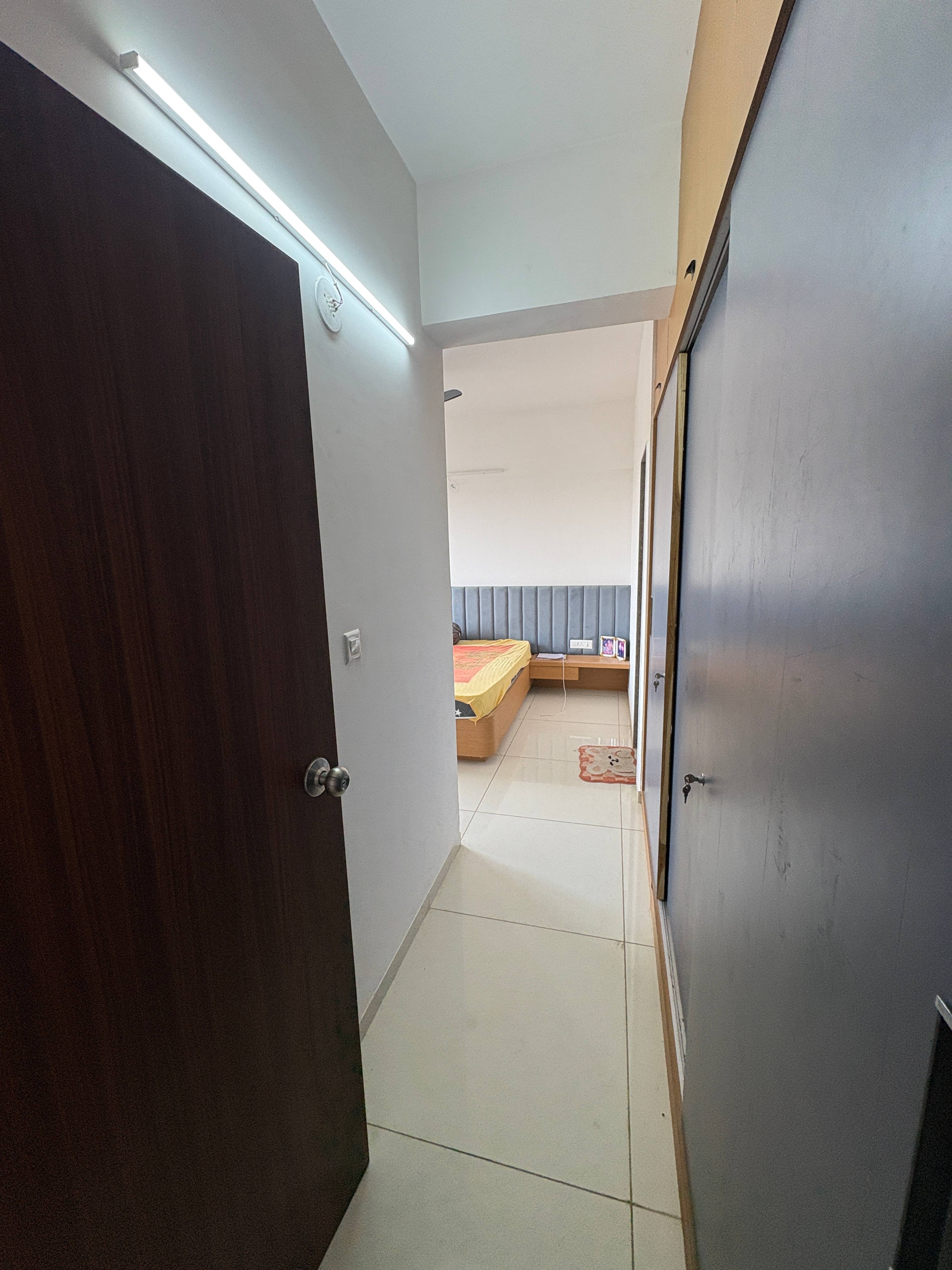 2 BHK Flat in NR. VAISHNODEVI CIRCLE , Ahmedabad - Photo 4 of 15