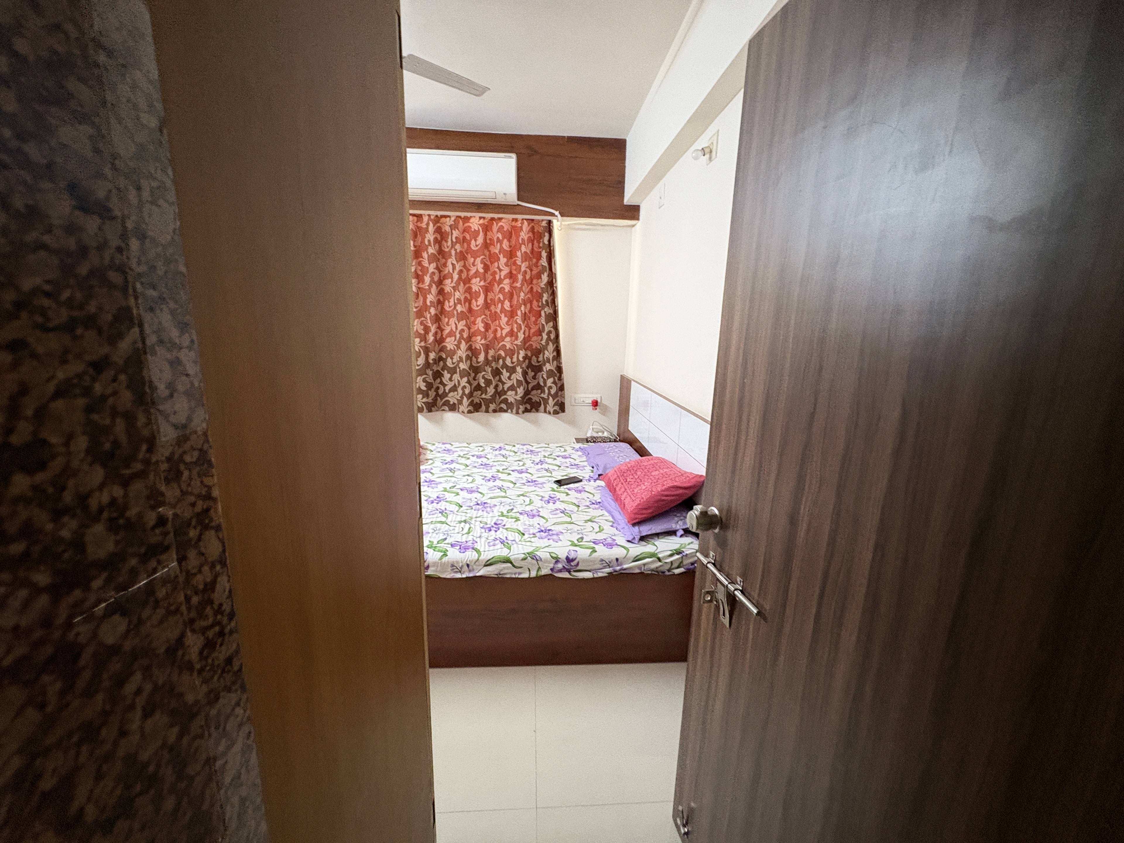 3 BHK Flat in Sg highway, Ahmedabad - Photo 6 of 10
