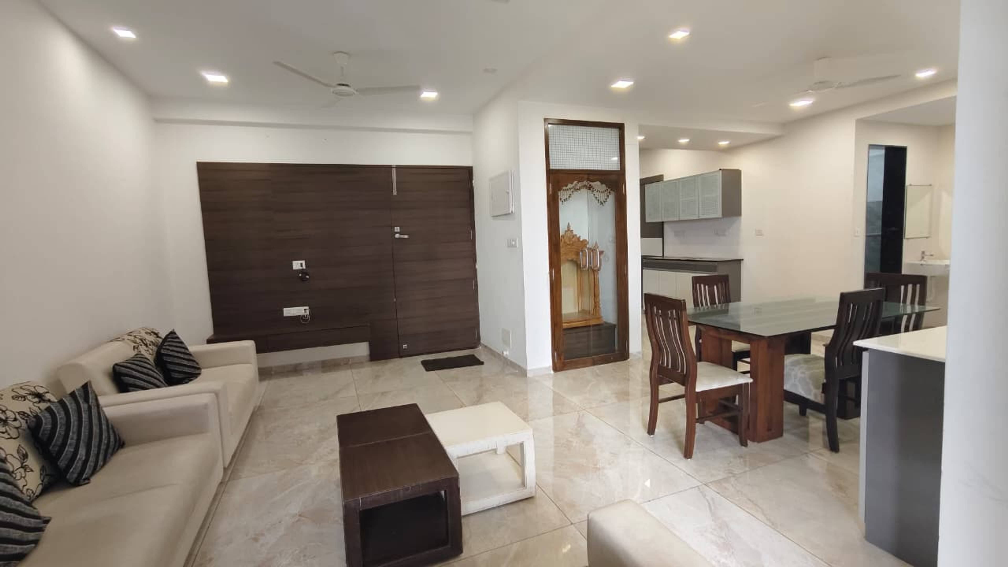 3 BHK Flat in Close to SG Highway, Ahmedabad - Photo 11 of 18