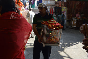 Blaze of light from the jwala ji temple to carrying home a devotee