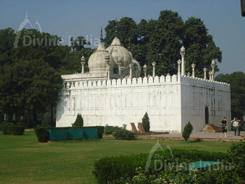 Moti Masjid, A beautiful mosque inside the Red Fort