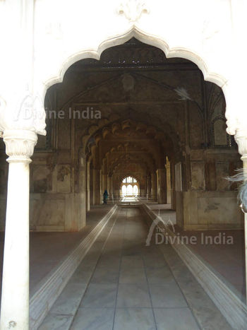 Diwan-i-khas, The Red Fort
