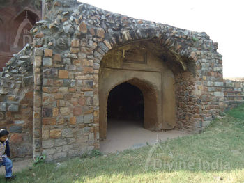 Salimgarh Fort, Monument