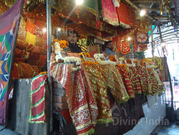 Seller of Prasad & Chunri at Kalkaji Temple