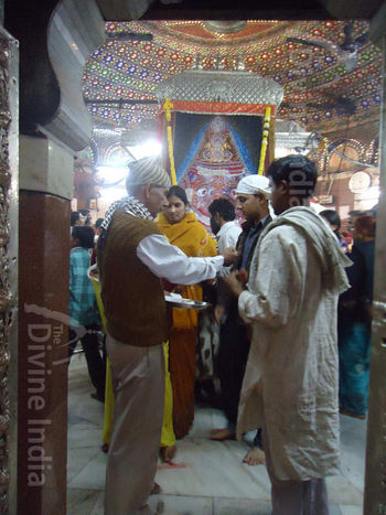 inside view of Kalkaji (Mandir) Temple