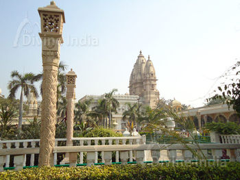Chattarpur Temple