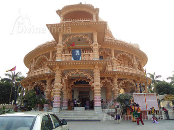 Shiva Gauri Nageshwar Mandir, Chattarpur Temple