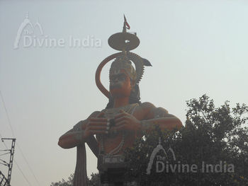 Giant statue of lord Hanuman between Jhandewalan and Karol Bagh metro station