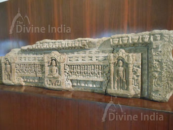 old pillar at museum of purana qila