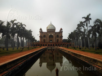 about the Safdarjung of Tomb 