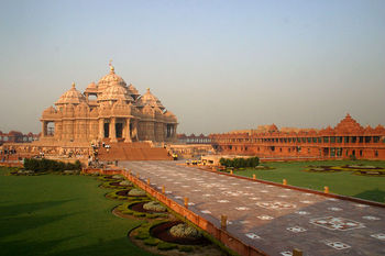 beautiful architecture of the Akshardham Temple