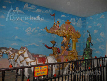 Arujn and Krishna Sculpture at Moksha Dham Temple