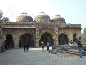 Take a virtual walk through the beautifully manicured and landscaped Lodi Garden in New Delhi 