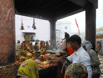 Beautiful Sculpture Lord Ganesh and Lord Sarswati at Bateshwar Temple