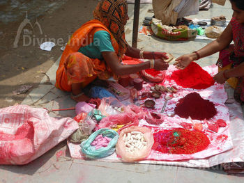 Lady Seller market place at Bateshwar Temple