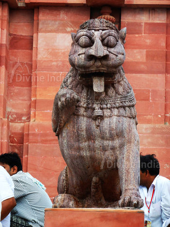 Lion Sculpture at Sri Krishan Chetan Temple