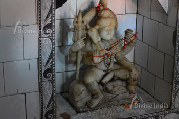 lord shiva sculpture at naina devi temple