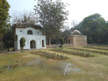 Mosque & four walls of an enclosed garden with its entrance, Lodi Garden