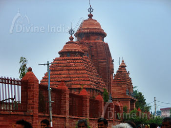 Sri Krishan Chetan Temple at Govardhan