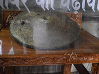 Gold Chatra offered by Akbar to Jwala devi