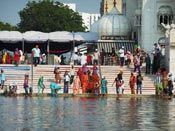 Sarovar at Gurudwara Bangla Sahib