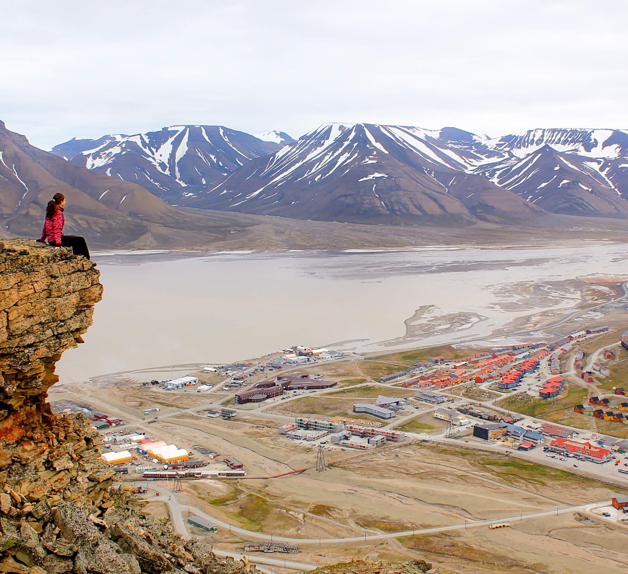 Longyearbyen. Архипелаг Шпицберген Норвегия. Лонгйир Норвегия. Шпицберген Лонгйир. Шпицберген Лонгйир университет.