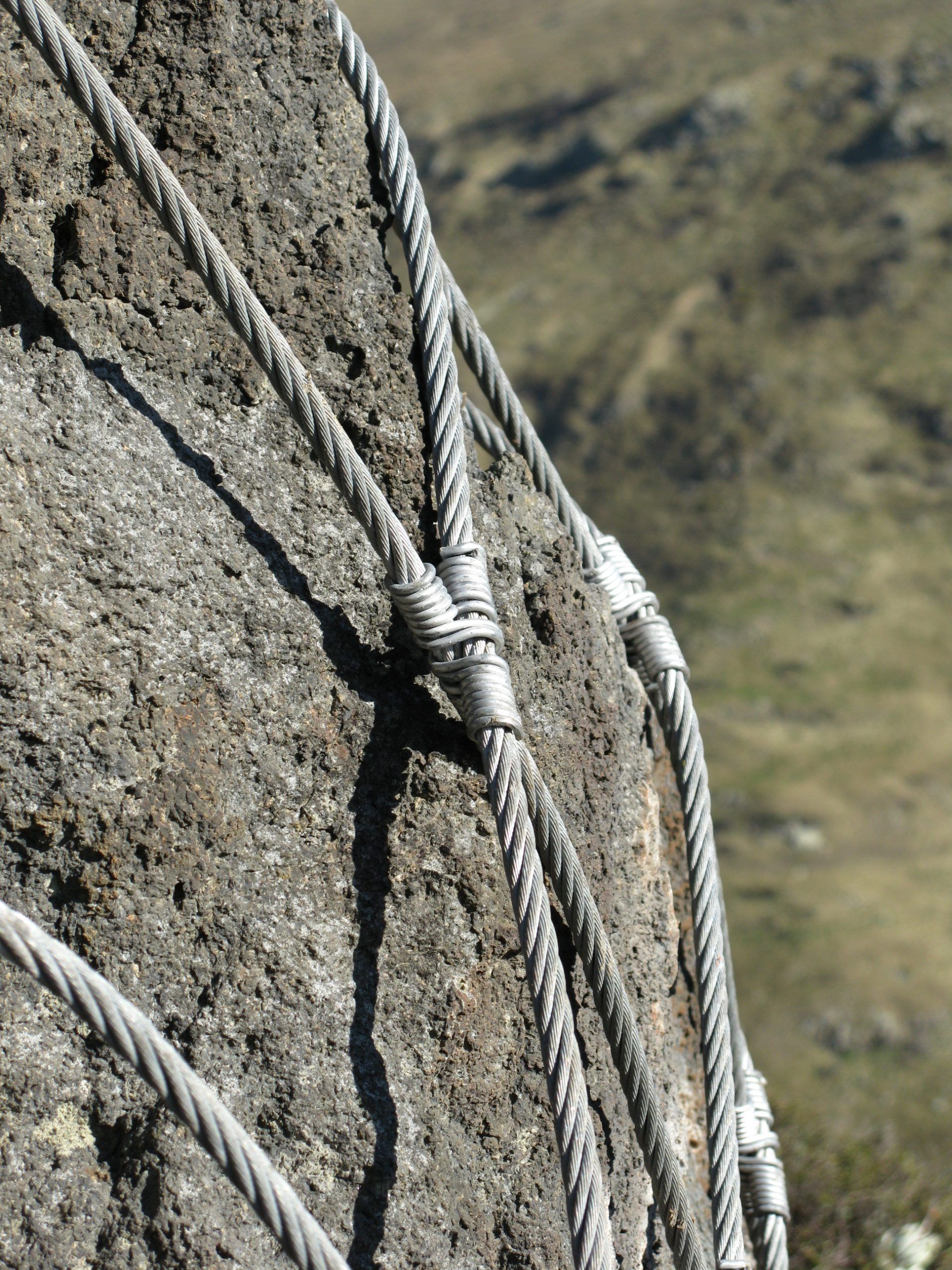 WEBINAR – Rockfall Protection Systems with Improved Corrosion Protection and Wear Resistance